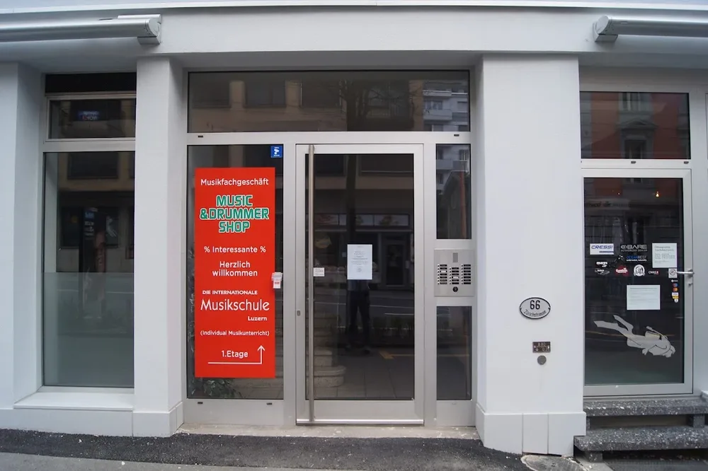 MUSIC & DRUMMER SHOP GMBH